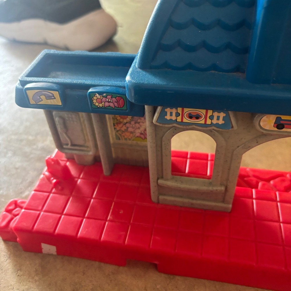 Vintage Fisher Price Little People Train Station Playset Blue Red Clock Toy